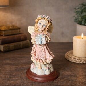 House of Lloyd “The Giving Angel” Christmas Figurine 1996 Holiday Decor w/ Tag